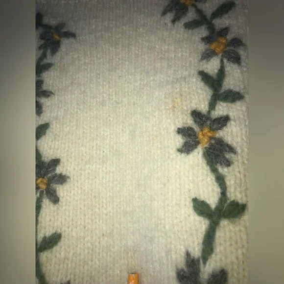 Vintage Hand-knit Cable Knit Floral Embroidery Wool Sweater womens M/L - Picture 15 of 16